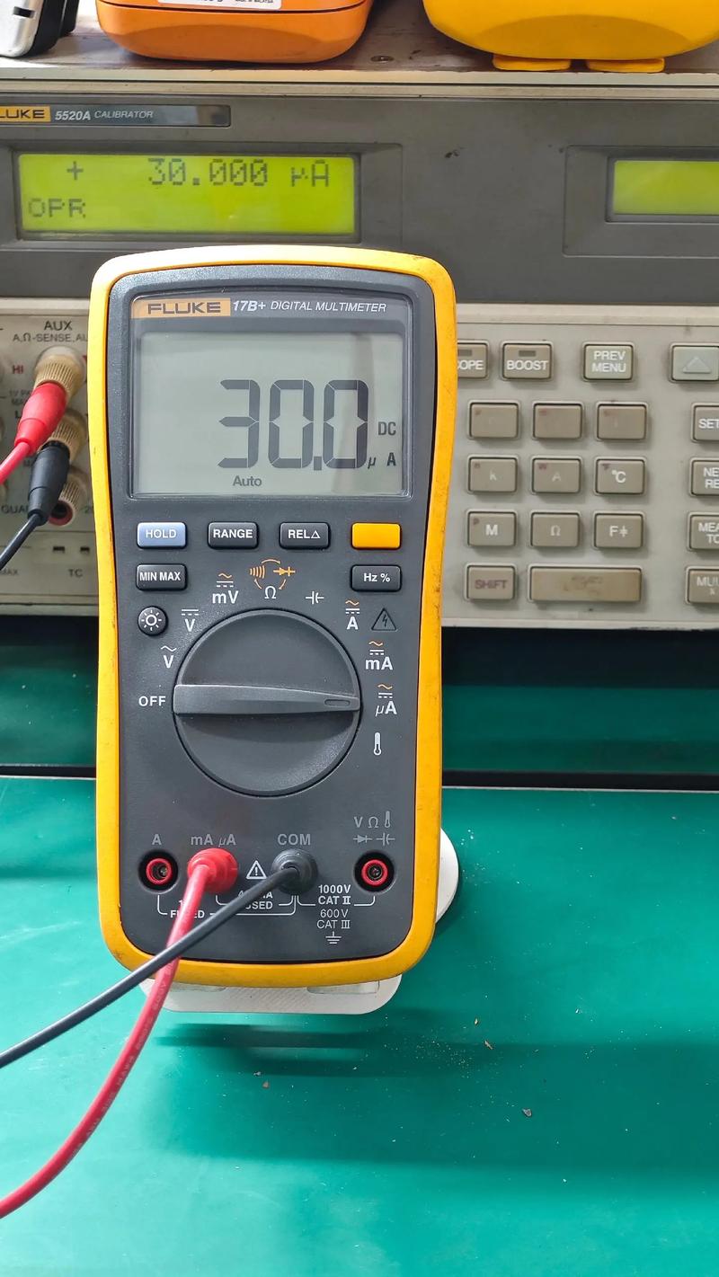 Fluke 17B+萬用表專業維修與校準指南